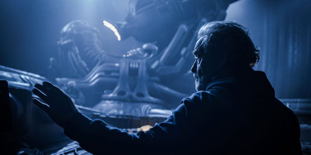 Ridley Scott se ha hecho con "The End of October"... pandemia al canto
