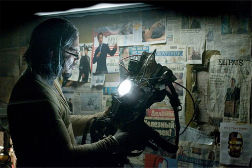 Ivan Vanko trabajando en su armadura de Whiplash