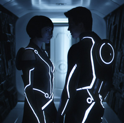 Primera imagen oficial de Tron Legacy... ¿Sam y Quorra?