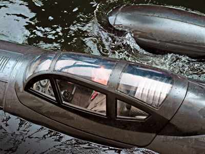 Heinz Kruger (Richard Armitage) pilotando un submarino de Hydra