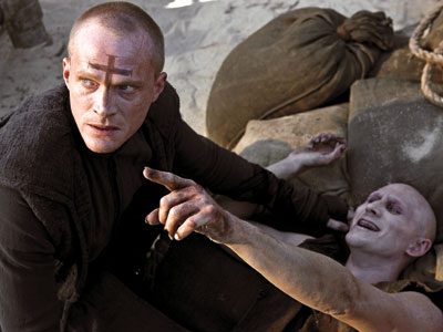 Imagen oficial de Priest con Paul Bettany como Ivan Isaacs