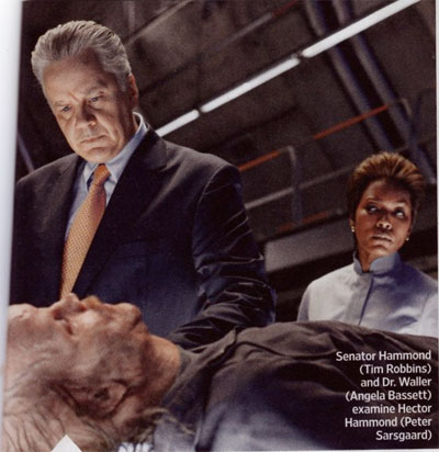 El senador Hammond con la Dr. Waller y Hector Hammond ya deforme