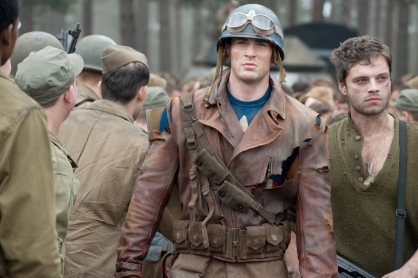 Primera imagen de Bucky en Captain America: The First Avenger... ¿por qué mira todo el mundo hacia atrás?
