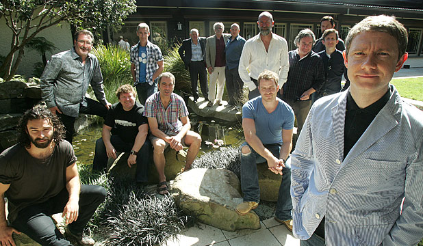 De izquierda a derecha... Aidan Turner... Martin Freeman