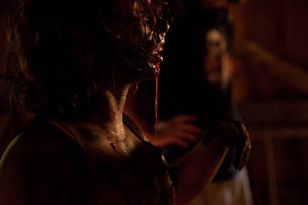Sangrienta nueva imagen de The Woman, uno de los films que puede que se vean en Sitges 2011