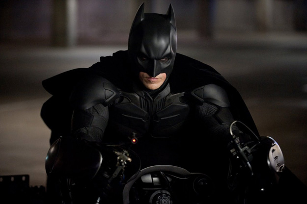 Batman montado sobre la Batpod