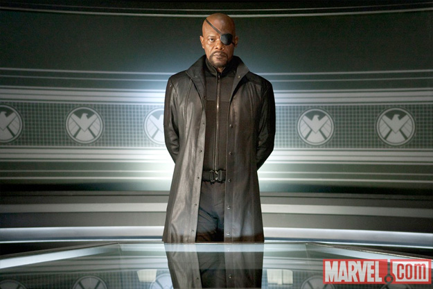 Nick Fury dirigiendo la iniciativa Vengador