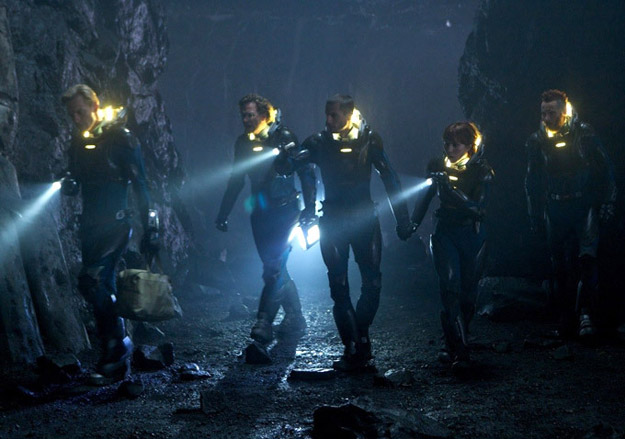 El equipo completo de exploradores de la Prometheus