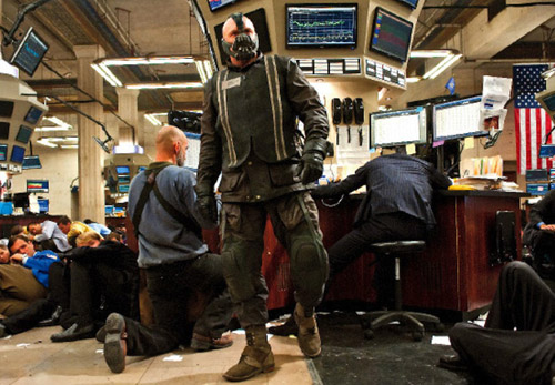 Bane se cuela en la bolsa de Gotham y no precisamente para invertir