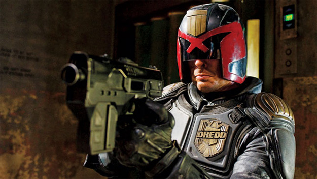 Otro vistazo en buena calidad al aspecto de Karl Urban como el Juez Dredd