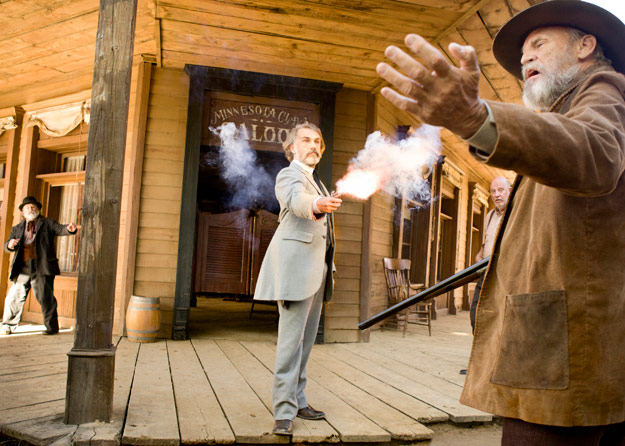 Nueva imagen de Django desencadenado... Christoph Waltz como el Dr. King Schultz aplicando su ley