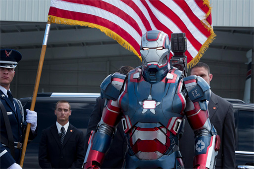 Iron Patriot jurando bandera