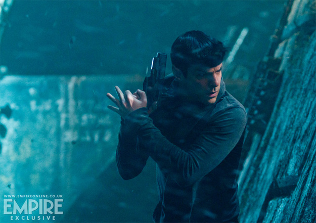 Spock haciendo frente a algo... o alguien