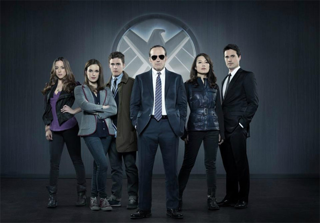 Skye, Jemma Simmons, Leo Fitz, Phil Coulson, Melinda May y Gran Ward