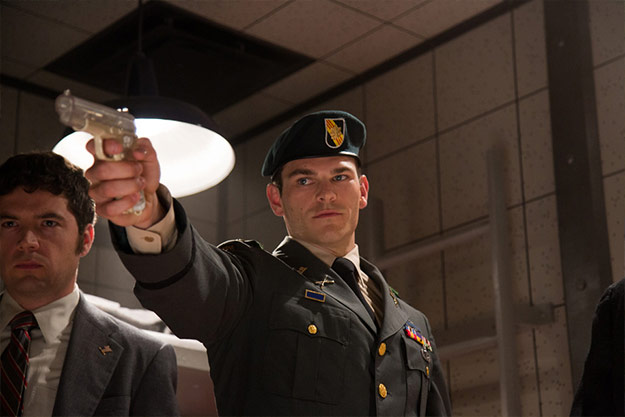 Stryker con una pistola muy especial... la antimagneto