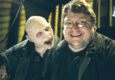 Guillermo del Toro y un amigo