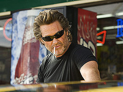 Kurt Russell como Stuntman Mike... mejor que nunca!
