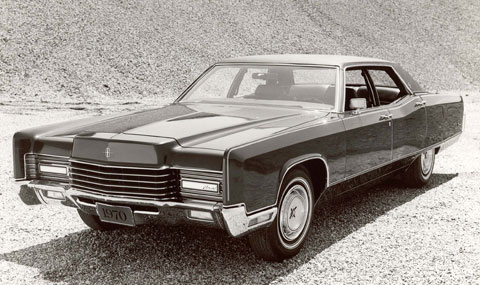 El coche de Batman seg&uacute;n Arofnosky... un Lincoln Continental