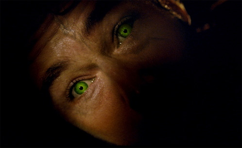 Bruce Banner transform&aacute;ndose en el incre&iacute;ble Hulk!