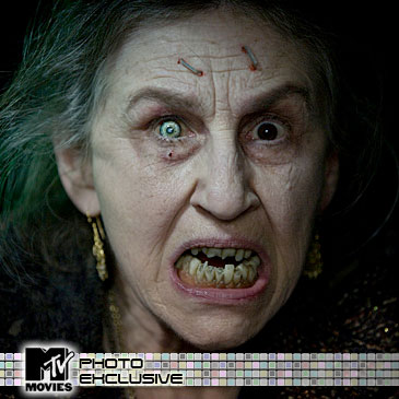 Lorna Raver como Mrs. Ganush en Drag Me to Hell