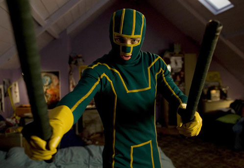 Dave Lizewski (Aaron Johnson) vestido de Kick-Ass