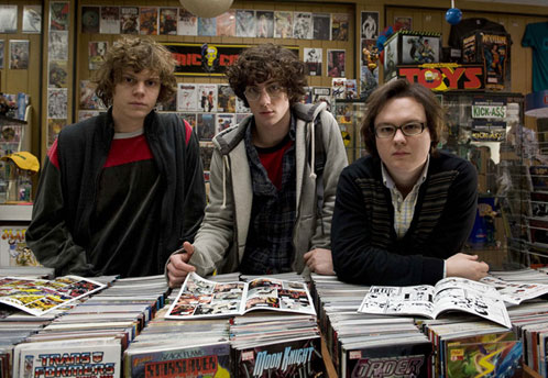 Dave Lizewski, &iquest;? (Evan Peters) y Marty (Clark Duke)