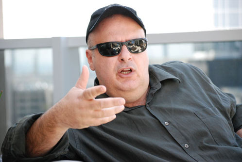 Alex Proyas saludando al respetable