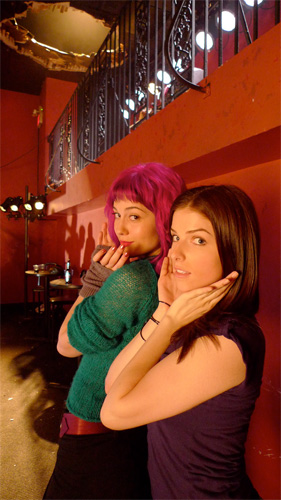 Ramona V. Flowers (Mary Elizabeth Winstead) y Stacey Pilgrim (Anna Kendrick)