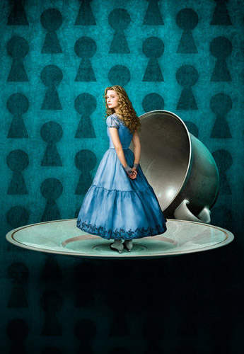 Alicia interpretada por Mia Wasikowska