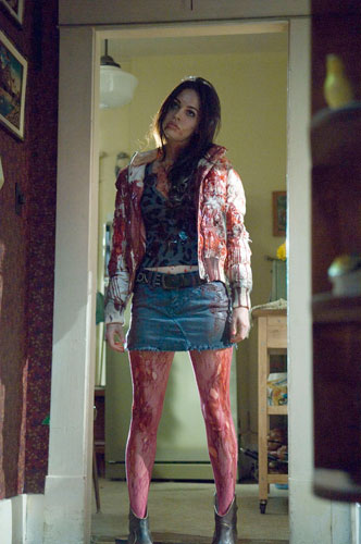 Jennifer Check (Megan Fox) en estado comatoso