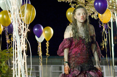 Needy Lesnicky ( Amanda Seyfried) en estado comatoso