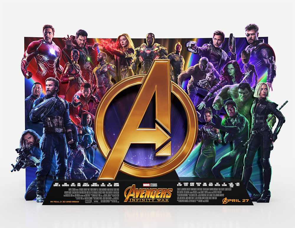 Cartel molón de Vengadores: Infinity War en mondo stand para hacerse foto