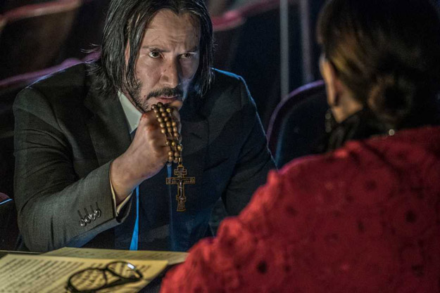 No sé qué rezará Keanu Reeves en la nueva imagen de John Wick: Chapter 3