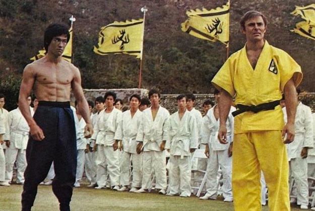 Saxon, mano a mano con Bruce Lee en la maravillosa Operación Dragón