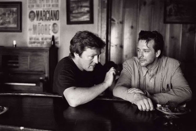 Alan Parker departiendo con Mickey Rourke sobre el diablo y los huevos duros