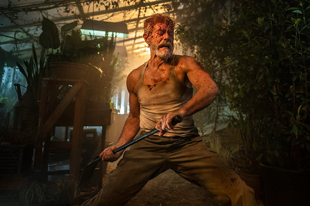 Stephen Lang como el hombre ciego... una pala, un martillo, un lo que sea